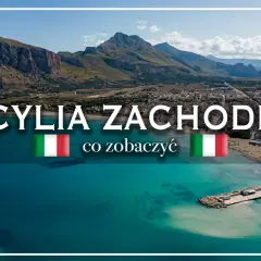 Malownicze wyspy koło Sycylii, z górami w tle i turkusową wodą. Napis "SYCYLIA ZACHODNIA co zobaczyć".