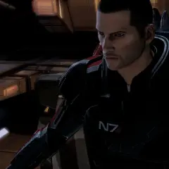 Komandor Shepard w zbroi N7, gotowy do akcji. Ten moment z Mass Effect 2 poradnik pokazuje determinację bohatera.