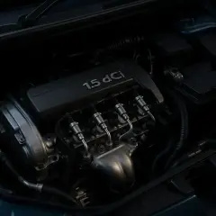 Moteur 1.5 dCi 90 du Kangoo, symbole de fiabilité et de performance.