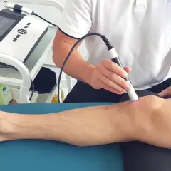 Laseroterapia w rehabilitacji: Jak światło leczy ból i stany zapalne?