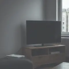 Kto płaci abonament właściciel mieszkania czy najemca? Sprawdź odpowiedź.