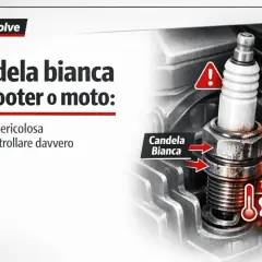 Candela bianca su scooter o moto: indica surriscaldamento e miscela magra. Controllare subito!