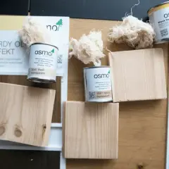 Renowacja stołu drewnianego DIY: Farba, lakier czy olej? Wybierz!