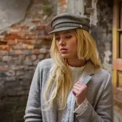Jakie czapki są modne? Najnowsze trendy i stylizacje na sezon jesień-zima