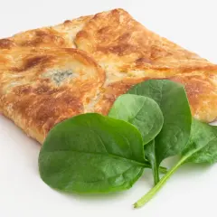 Złociste chaczapuri ze szpinakiem, idealne na lekki posiłek. Sprawdź chaczapuri kcal!