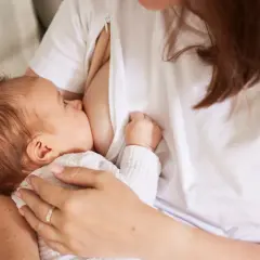 Co na gorączkę przy karmieniu piersią? Bezpieczne leki i porady