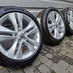 Komplet czterech felg z oponami zimowymi Bridgestone Blizzak LM005 do Astry J. Idealny rozmiar opon dla Twojego samochodu.