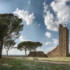 Torre del Cassero e mura medievali, un luogo incantevole da scoprire tra le cose da vedere a Castiglion Fiorentino.