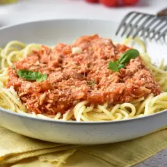Spaghetti z tofu: Szybki przepis na wegańskie bolognese, które pokochasz!