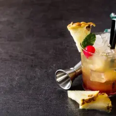 Najlepsze drinki z sake, które musisz spróbować na każdą okazję