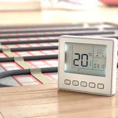 Jaka temperatura wody w ogrzewaniu podłogowym zapewni komfort i oszczędność?