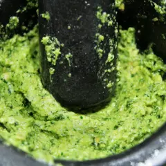 Pesto jak zrobić? Sekret idealnego smaku i zielonego koloru!
