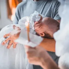 Ile ksiądz bierze za chrzciny? Sprawdź, ile naprawdę kosztuje chrzest