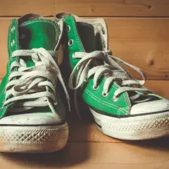 Gdzie oddać stare buty? Sprawdź najlepsze sposoby na ich utylizację