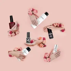 Mani curate con cura mostrano prodotti per **semipermanente unghie**, circondate da rose.