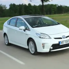 Bateria w hybrydzie Toyoty: Ile wytrzyma? Gwarancja do 10 lat!