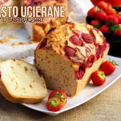 Pyszne ciasto ucierane z truskawkami, pachnące latem. Idealne na deser.