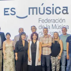 Grupo de profesionales de la música en España, aprendiendo como ser manager en la industria.