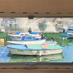 Jakie okna do kampera wybrać, aby zwiększyć komfort podróży?