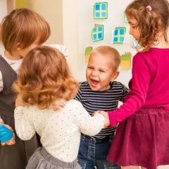 Czy żłobek jest placówką oświatową? Odkryj ważne różnice i przepisy