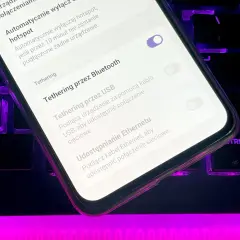 Ustawienia telefonu pokazują opcje tetheringu: przez Bluetooth, USB i Ethernet. Tethering to udostępnianie połączenia internetowego.