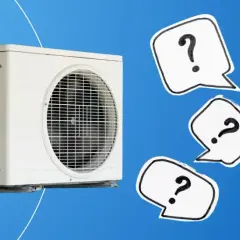 Unité extérieure de pompe à chaleur air eau. Des bulles de dialogue avec des points d'interrogation suggèrent des questions sur les avis.