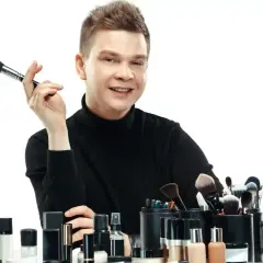 Czym zajmuje się charakteryzator w teatrze i jakie ma wyzwania?
