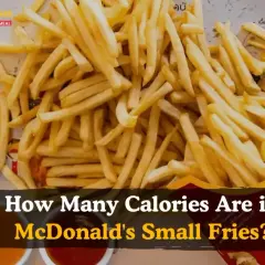 Góra frytek z McDonald's, obok sosy. Ile kcal mają te frytki?
