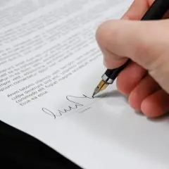 Kto sporządza testament? Sprawdź, kto ma prawo do jego napisania