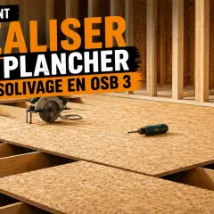 Comment réaliser un plancher sur solivage en OSB 3. Une scie circulaire et une perceuse sont posées sur le plancher en cours de pose.