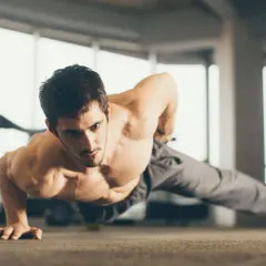 CrossFit vs Kalistenika: Który trening zmieni Twoje ciało?
