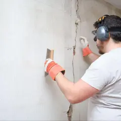 Jak naprawić pęknięcia w ścianach i uniknąć kosztownych szkód