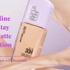 Maybelline Super Stay Lumi Matte Foundation w płynnej, beżowej konsystencji, prezentuje się w otoczeniu kremowych fal.