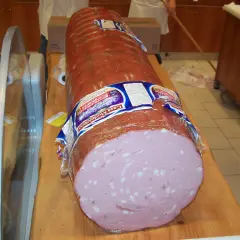 Stor mortadella, perfekt för en gravid som längtar efter italienska delikatesser.