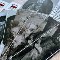 Karty z podobiznami pisarzy i fragmentami tekstów, w tym fraszka Kochanowskiego. W tle zakładki "Narodowe Czytanie".