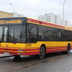 Autobus linii 132 Warszawa, oznaczony jako A436, z napisem "ITS Michalczewski" na boku, gotowy do jazdy.