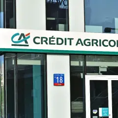 Jak uruchomić debet w Credit Agricole i uniknąć nieprzyjemnych niespodzianek