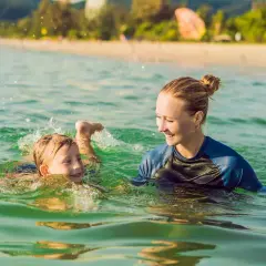 Nauka pływania dla dziecka: Praktyczny przewodnik dla rodziców
