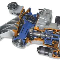 Przekrój zaawansowanego systemu napędu na cztery koła Haldex, ukazujący skomplikowane mechanizmy i elementy sterujące.