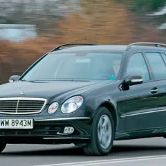 Mercedes W211: Kupić czy unikać? Poznaj pułapki i najlepsze wersje