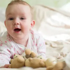 Czkawka u niemowlaka co robić, aby ulżyć dziecku w bólu?