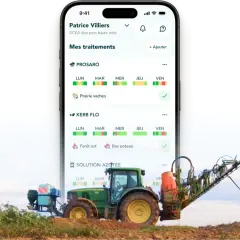 Aplikacja rolnicza na telefonie pokazuje plan zabiegów dla traktora John Deere z opryskiwaczem, np. PROSARO.