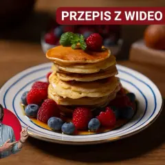 Pyszne pancakes z malinami i borówkami, idealne na śniadanie. Poznaj nasz pan cake przepis!