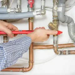 Ile kosztuje hydraulik 2026? Cennik, porady i jak nie przepłacić