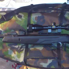 Karabinek Gamo HPA Mi z lunetą na kamuflażowej torbie. Gotowy do akcji!