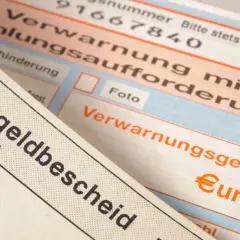 Niemieckie dokumenty: Bußgeldbescheid i Zahlungsaufforderung. Informacje o karach i ile punktów karnych w Niemczech można uzyskać za wykroczenia.