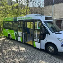 Autobus na Morskie Oko: Jak Łatwo i Tanio Dotrzeć do Serca Tatr?