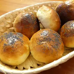 Przepis na ciasto drożdżowe na bułki, które zawsze się udaje