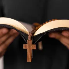 Czy współżycie przed ślubem to grzech ciężki? Odkryj prawdę religijną
