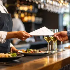 Catering jako koszt firmy: Kiedy jest KUP, a kiedy reprezentacja?